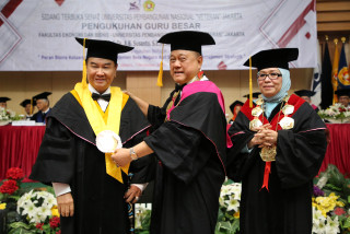 Pengukuhan Guru Besar UPNVJ, Prof. Dr. Dr. med. dr. A.B. Susanto,S.E., M.A., CPM.