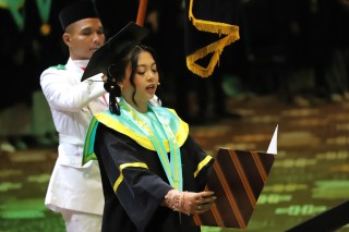 Pimpin Janji Wisudawan UPNVJ, Helga: Kehormatan Mewakili Teman-Teman di Momen Penting