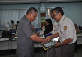 PENGHARGAAN PERFORMANCE AUDIT MUTU INTERNAL (AMI) TERBAIK DI LINGKUNGAN UPN “VETERAN” JAKARTA