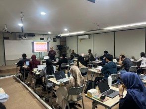 Rektor UPNVJ Bagikan Teknik Komunikasi Pembelajaran Efektif di Pelatihan PEKERTI 2025