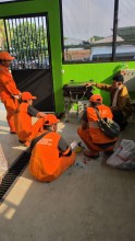 Membangun Sinergi Perguruan Tinggi dan Masyarakat dalam Pengelolaan Sampah Plastik: Inisiatif Bank Sampah UPNVJ