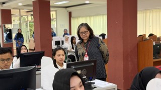 Wakil Rektor III UPNVJ Pantau Seleksi Mandiri Kedokteran 2026 di Kampus Pondok Labu