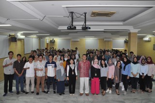 Awali Perkuliahan, FEB UPNVJ Gelar Kuliah Umum dengan Professor dari UniKL