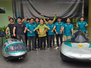 Rektor UPNVJ Dukung Tim Reksa dalam Ajang Kontes Mobil Hemat Energi (KMHE) 2025