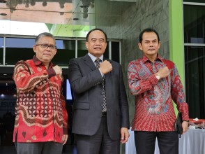 Rektor UPNVJ Hadiri Wisuda Sarjana Ke 88 dan Pascasarjana Ke 50 Periode III UPNV Jatim Tahun 2023