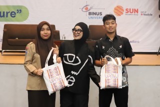 Antusiasme Siswa ICM terhadap Pola Pendaftaran Mahasiswa Baru UPNVJ di Edu Fair Tangerang Selatan