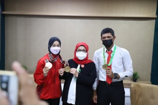 Wawancara Ekslusif Rektor dan para Mahasiswa Beprestasi dalam Peringatan Hari Sumpah Pemuda