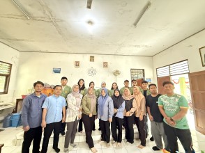 Mahasiswa FIK UPNVJ Berdayakan Desa Buanajaya Lewat Bela Negara Digital