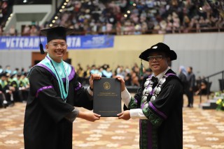 Keteguhan Hati Arya, Wisudawan UPNVJ yang Tumbuh Tanpa Orang Tua