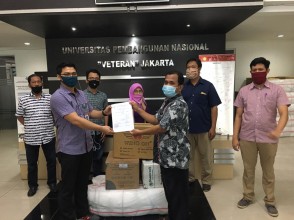 UPNVJ Terima Bantuan APD dari Kemdikbud
