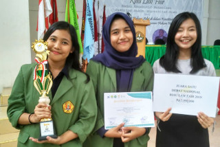 FH UPNVJ Juarai Lomba Debat Nasional Riau Law Fair