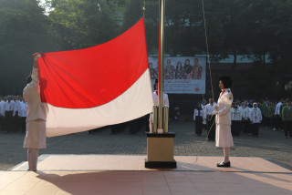 Upaca Bendera di Lingkungan UPN “Veteran” Jakarta
