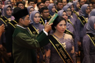 UPN Veteran Jakarta Kembali Luluskan Dokter Baru,  dalam Sidang Terbuka Senat FK UPNVJ Pelantikan dan Angkat Sumpah Dokter ke – 61