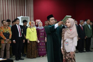 Dr. Dianwicaksih Arieftiara Resmi jadi Dekan Fakultas Ekonomi dan Bisnis UPNVJ