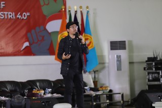 Bincang Santai dengan Bena Kribo di PKKMB 2019