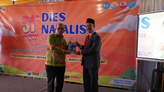 Fakultas Ilmu Komputer UPNVJ Serahkan Buku Sejarah dan Luncurkan FIK Fair 2026 pada Dies Natalis ke-31