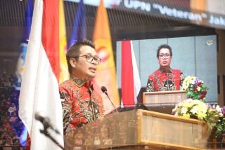 Stafsus Mendiktisaintek Ajak Wisudawan UPNVJ Jadi Intelektual Publik yang Menjaga Integritas