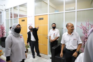 Rektor UPNVJ Tinjau Penerapan New Normal di Lingkungan Kampus