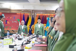 Rektor UPNVJ Lepas Ketua Senat 2022–2026, Tegaskan Apresiasi dan Transisi Kepemimpinan