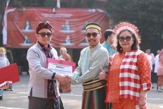 Pemenang 11 Lomba Terima Penghargaan dalam Upacara HUT ke-81 RI UPNVJ