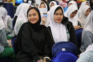 Humas UPNVJ Kembali Hadiri Edufair Expo SMA IT AL MADINAH