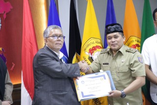Serah Terima Hibah BMN UPNVJ dengan Yayasan dan Kelurahan Sekitar Kampus