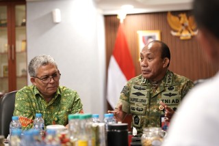 Rektor UPNVJ Temui Kabacadnas Kemhan, Bahas Penguatan Bela Negara Nirmiliter di Kampus