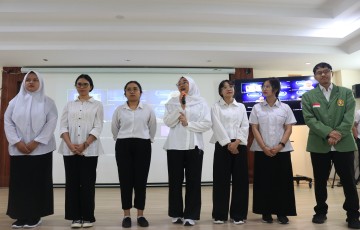 Penyematan Jas Almamater dan Pembekalan Karakter: PKKMB Resmi Sambut Mahasiswa Spesialis & Profesi Apoteker FK UPNVJ