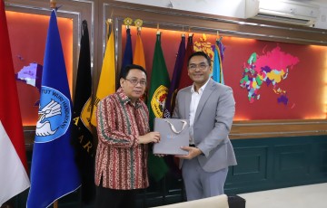 UPNVJ dan Thaksin University Tindak Lanjuti Kerja Sama melalui Benchmarking dan Guest Lecture